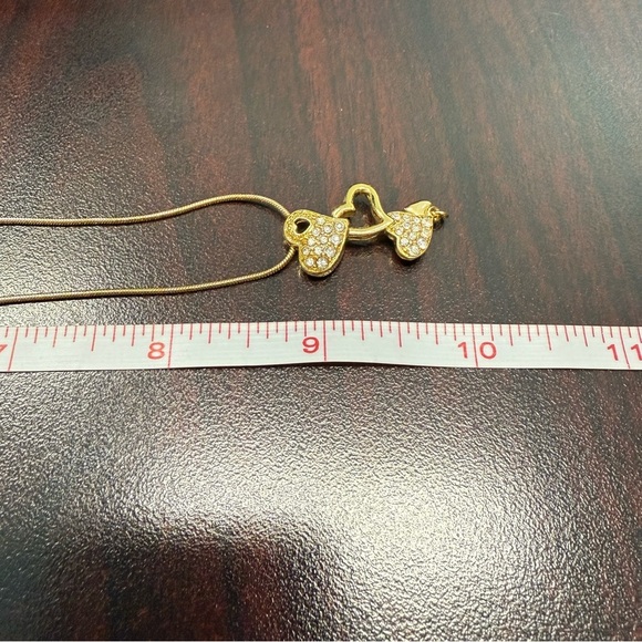 Avon Rhinestone accented stacked hearts Pendant Necklace Goldtone NIB vintage - Picture 6 of 7